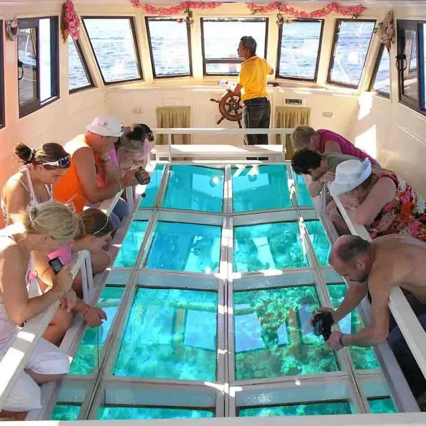 Лодка со стеклянным дном